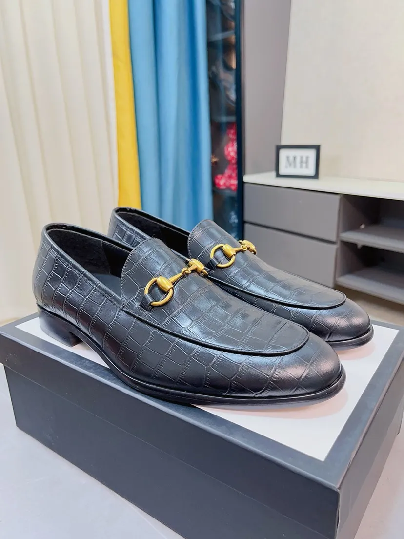 Men's shoes💰520🌸🌸【GUCCi】Original calfskin, water-dyed cowhide lining, original outsole, men's and women's fashion, formal casual leather shoes, slip-on men's and women's shoes series, young fashion, European and American trends, British style, random matching, comfortable feet, standard code: men's size 38-44 (45 can be customized)\nGrade: same style as the official website, original quality